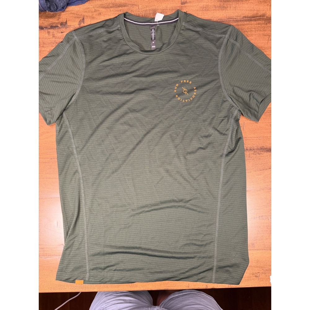 Ten Thousand Distance Shirt Mens Medium Green Run Free Association Training Tee